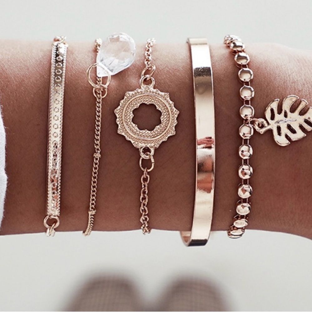 JUST IN🥳5 Piece Leaf Gold Bracelet Set